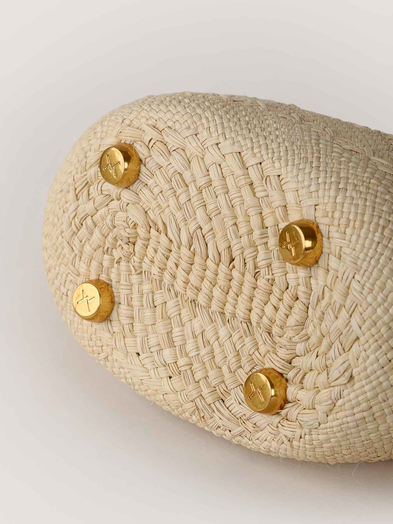 Base view of the Cartagena Mini Hazelnut, highlighting its structured construction and protective details.