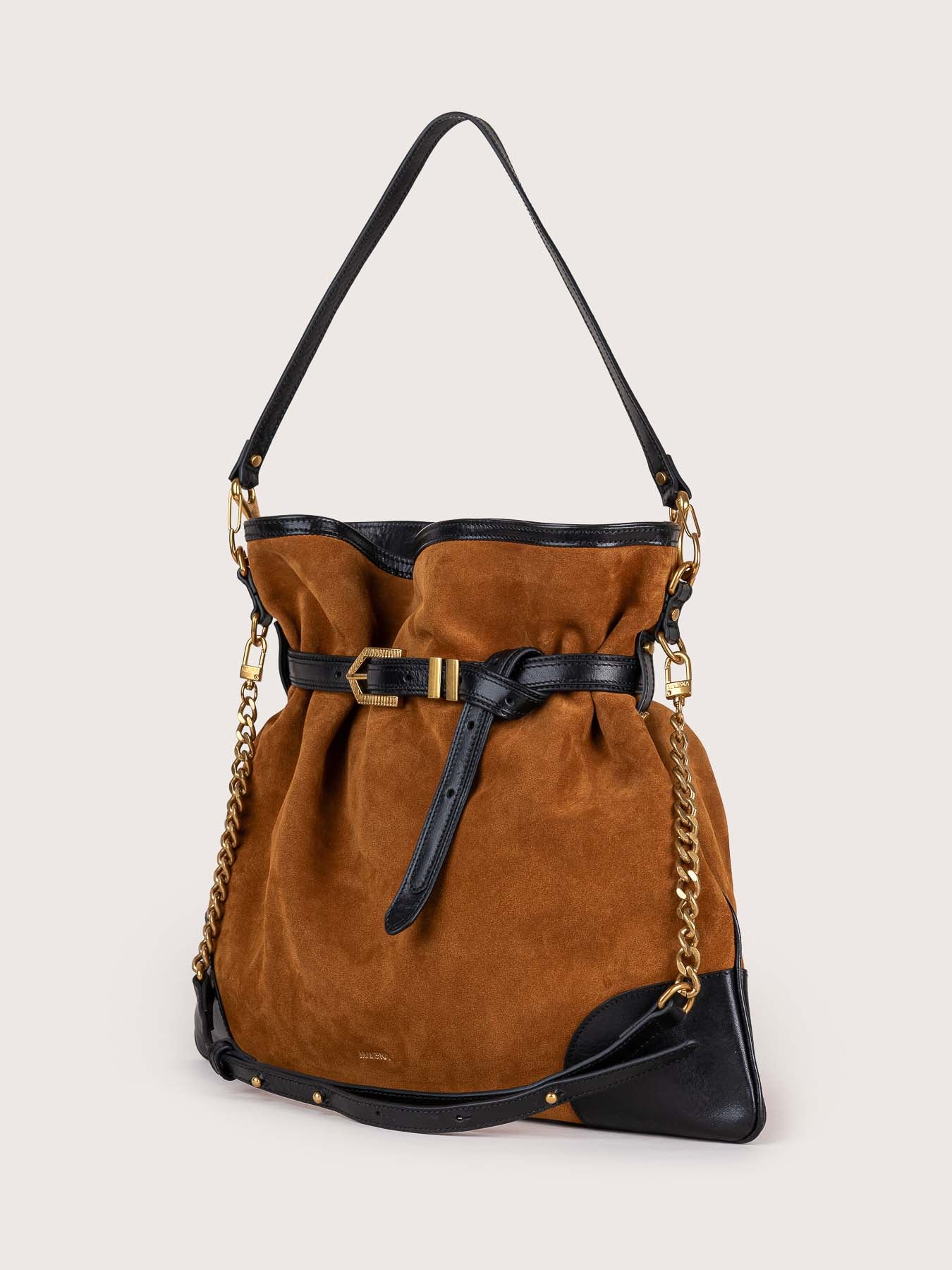 Construcción artesanal del bolso Pereira maxi perfil de piel de Ubrique.