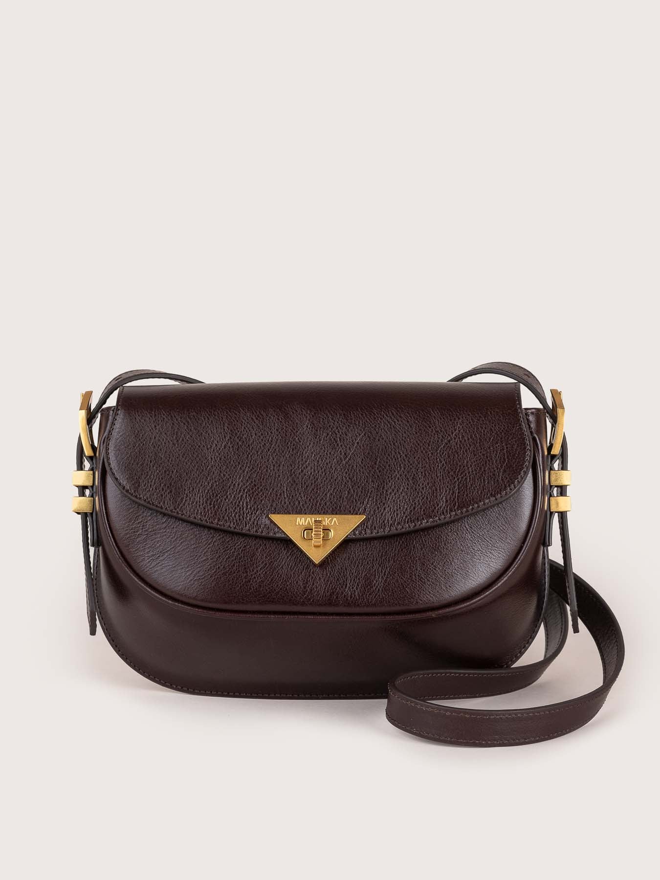 Front view of the Castañuela bag in chocolate brown suede leather by Mauska. Designed in San Sebastián and handcrafted in Ubrique, Spain. Defined by texture and contemporary design.