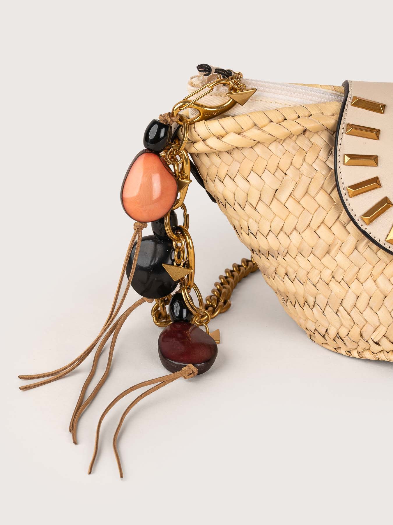 Detail of the Majorelle studded basket bag in ivory leather by Mauska. Designed in San Sebastián and handcrafted in Ubrique, Spain. Defined by texture and contemporary design.