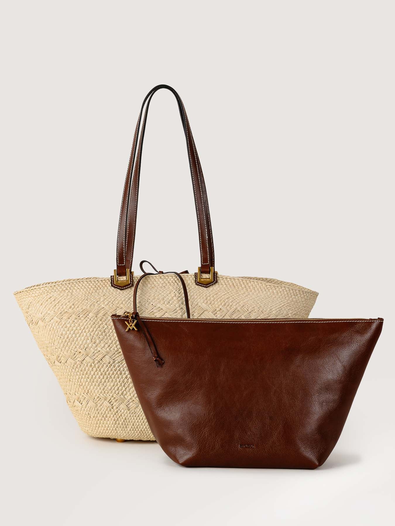 Cartagena iraca basket in hazelnut with matching leather pouch