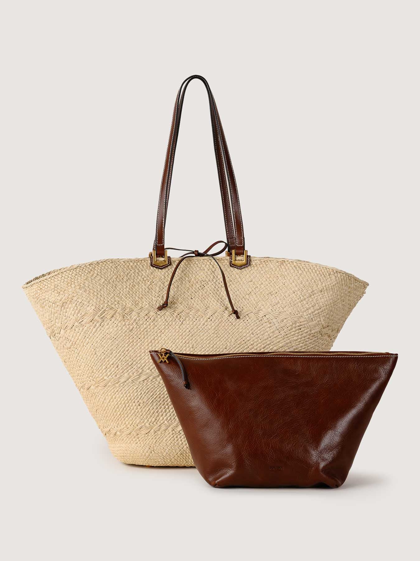 Cartagena Maxi iraca basket in hazelnut with matching leather pouch