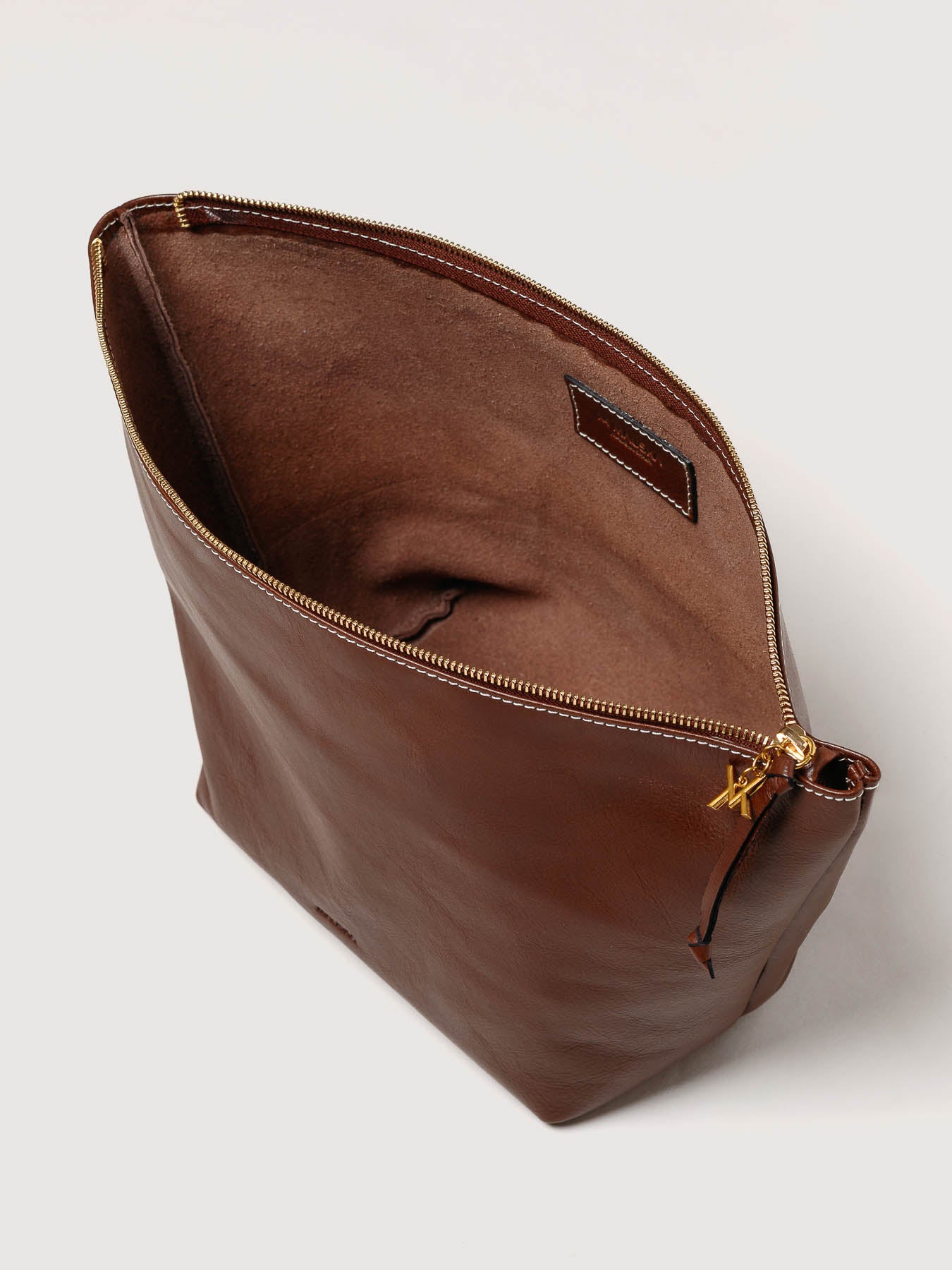 Cartagena pouch in hazelnut vegetable-tanned leather interior view