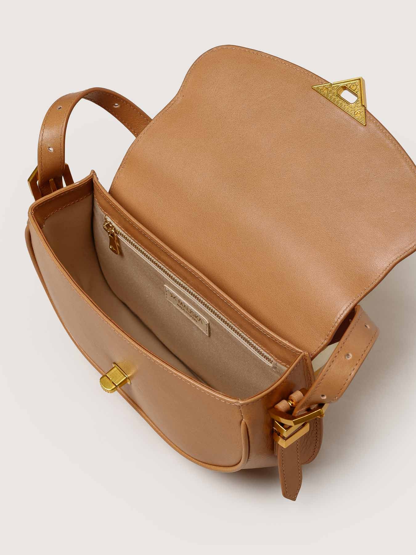 Interior of Castanuela Natural leather bag with functional compartments.