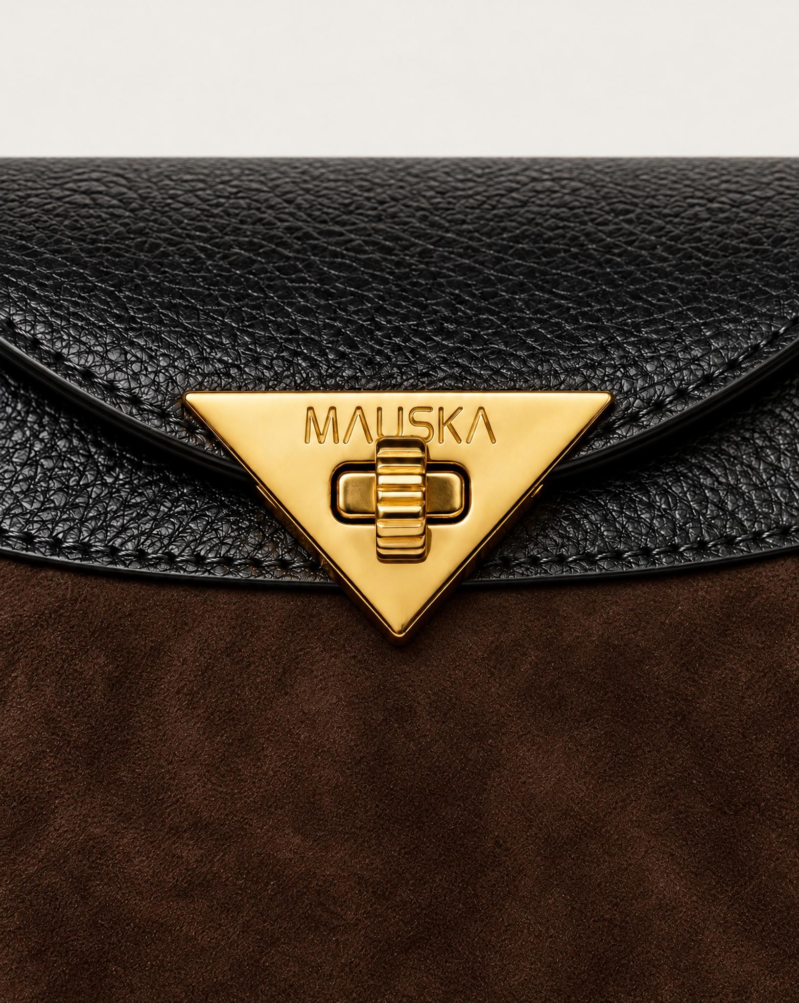 Detail of the Fantôme ebony tote bag in suede and leather
