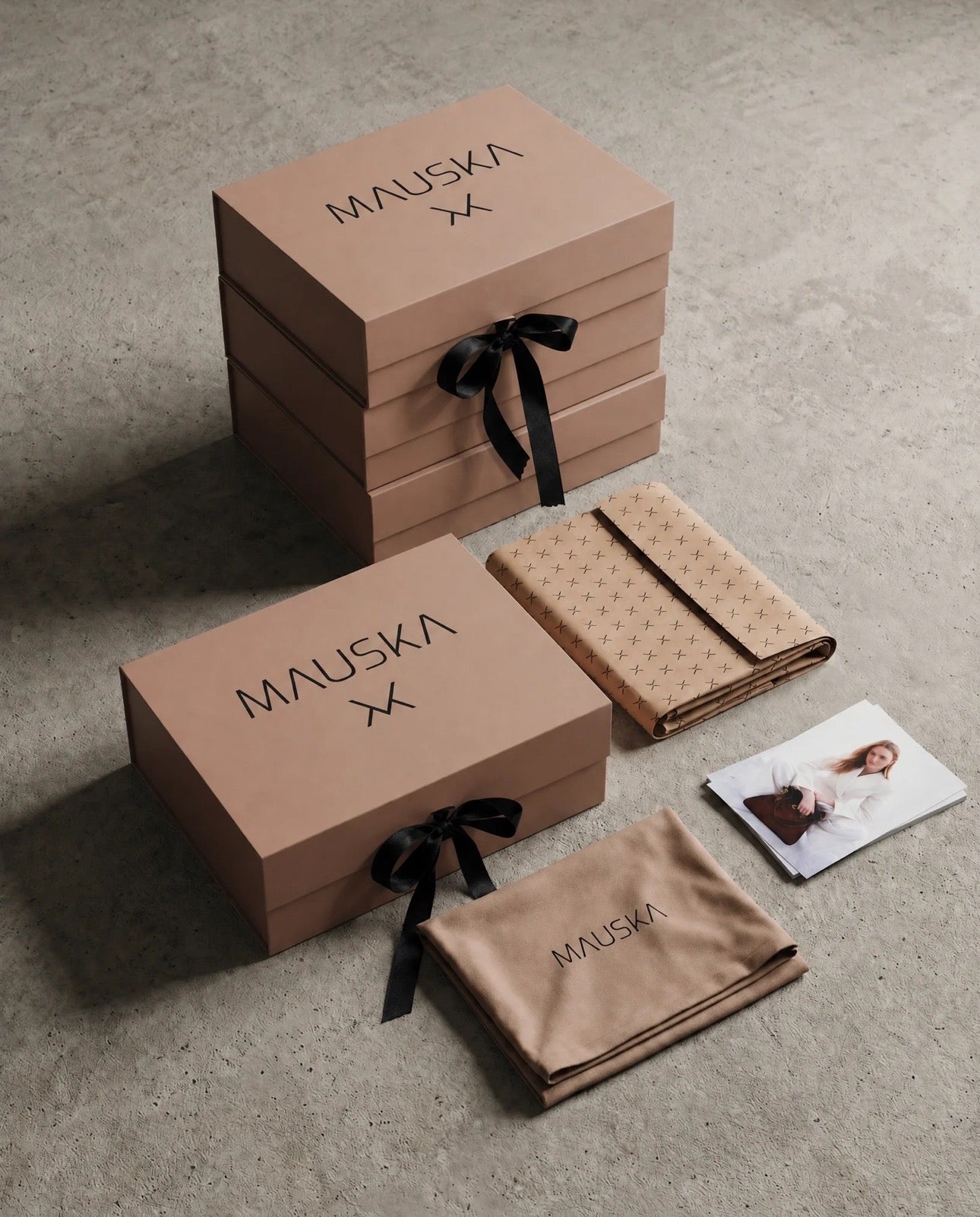 Fantôme black tote bag presented in MAUSKA luxury packaging
