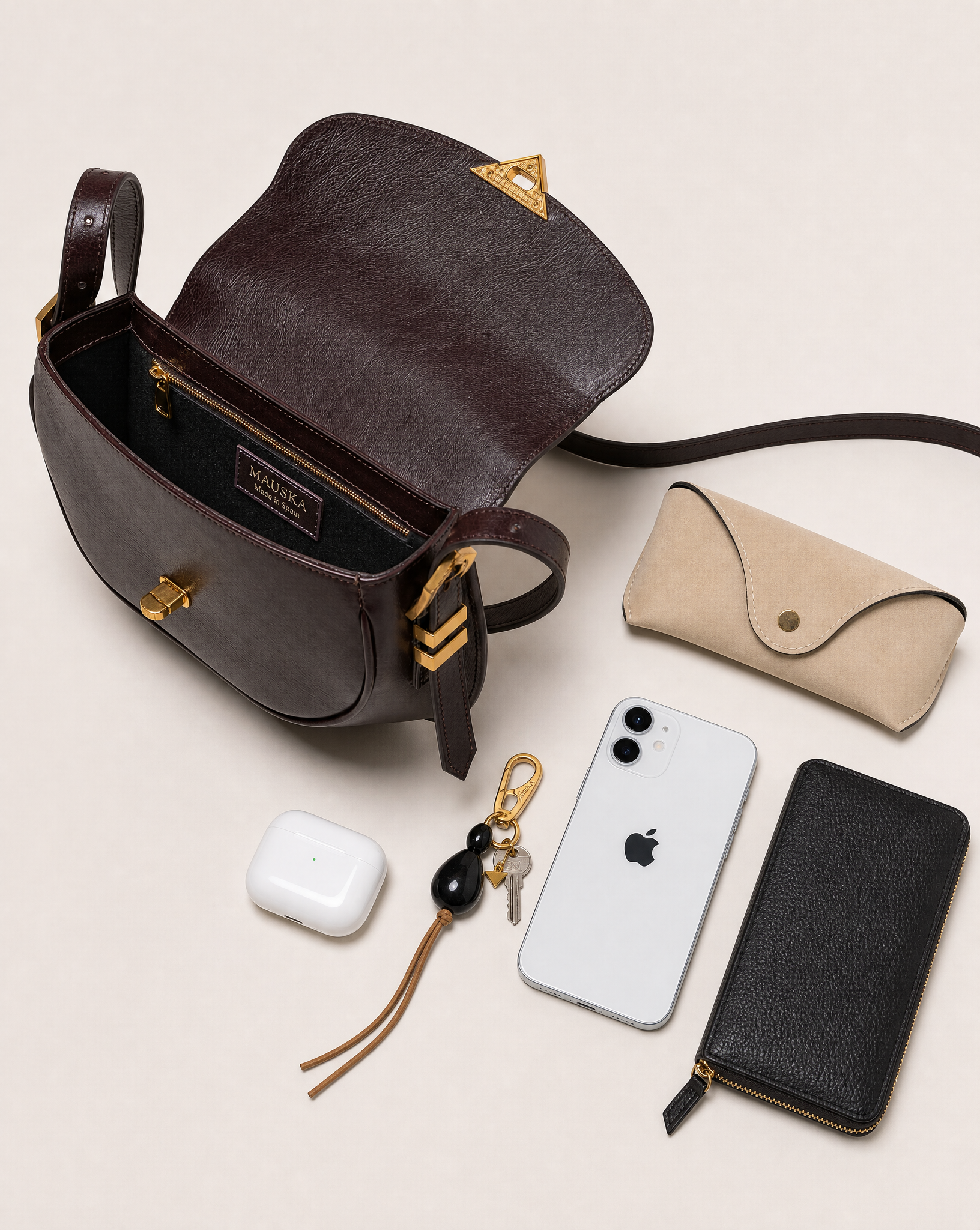 Interior view of the Castañuela bag in chocolate brown suede leather by Mauska. Designed in San Sebastián and handcrafted in Ubrique, Spain. Defined by texture and contemporary design.