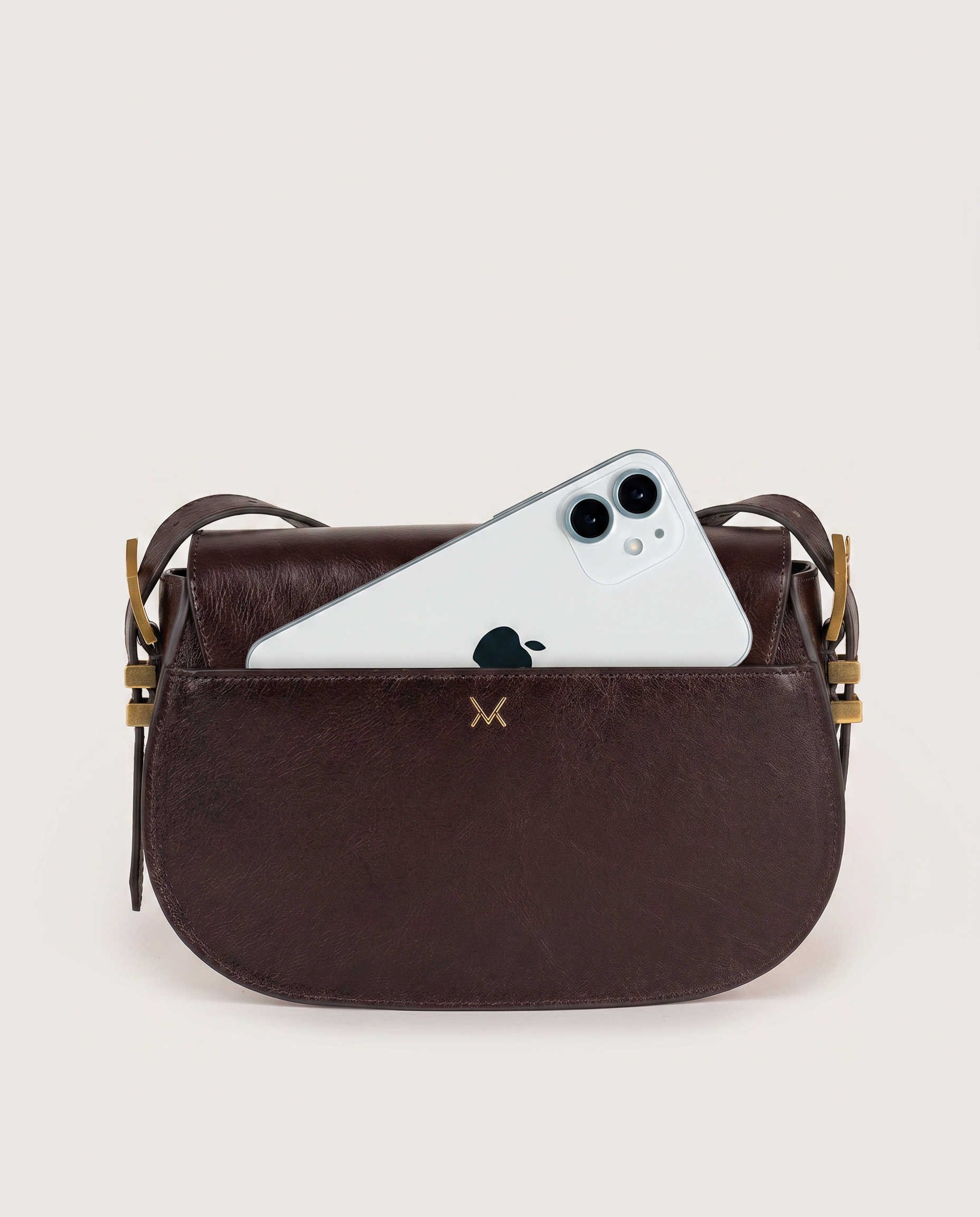 Rear view of the Castañuela bag in chocolate brown suede leather by Mauska. Designed in San Sebastián and handcrafted in Ubrique, Spain. Defined by texture and contemporary design.