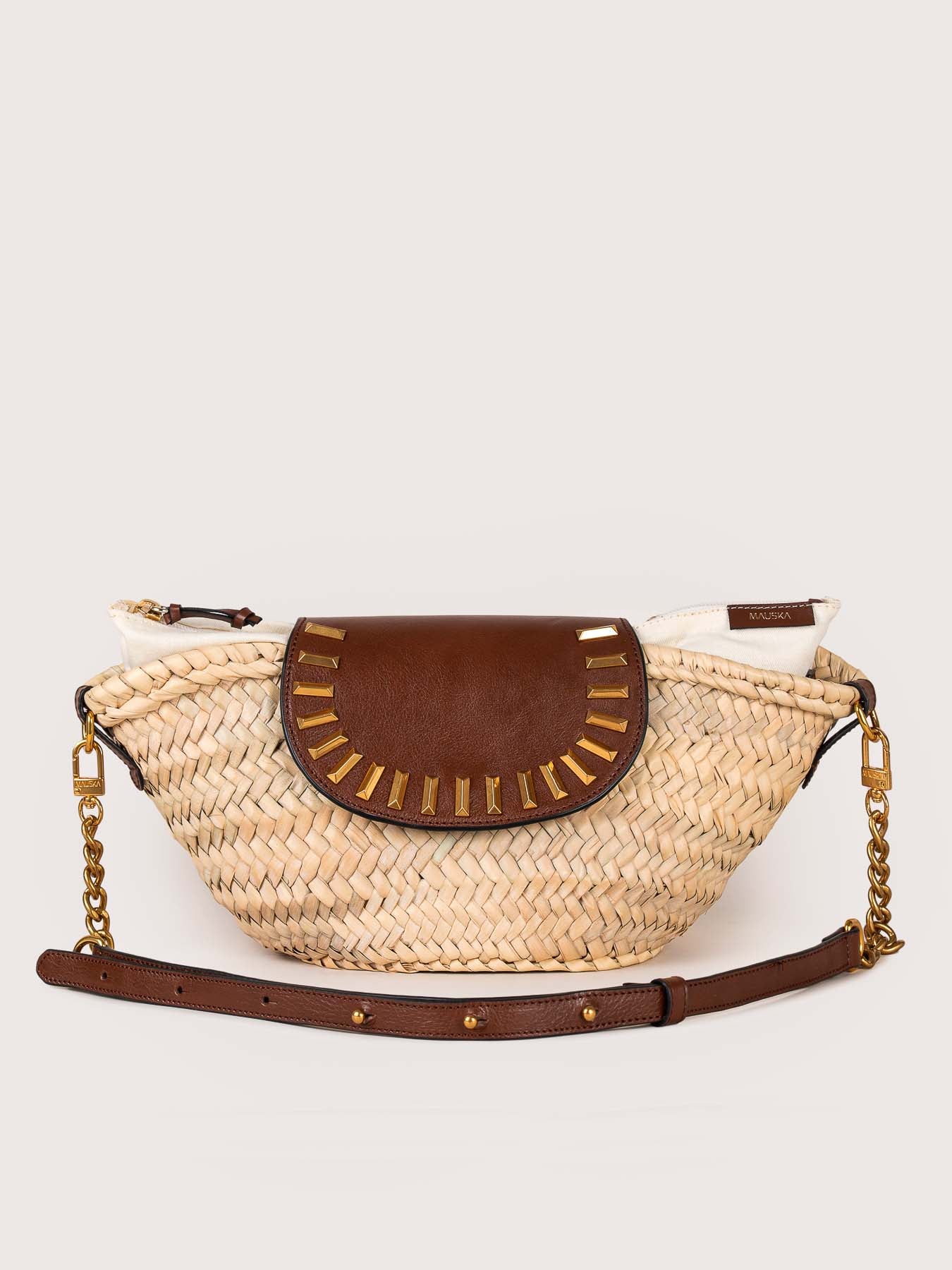 Front view of the Majorelle studded basket bag in hazelnut leather by Mauska. Designed in San Sebastián and handcrafted in Ubrique, Spain. Defined by texture and contemporary design.