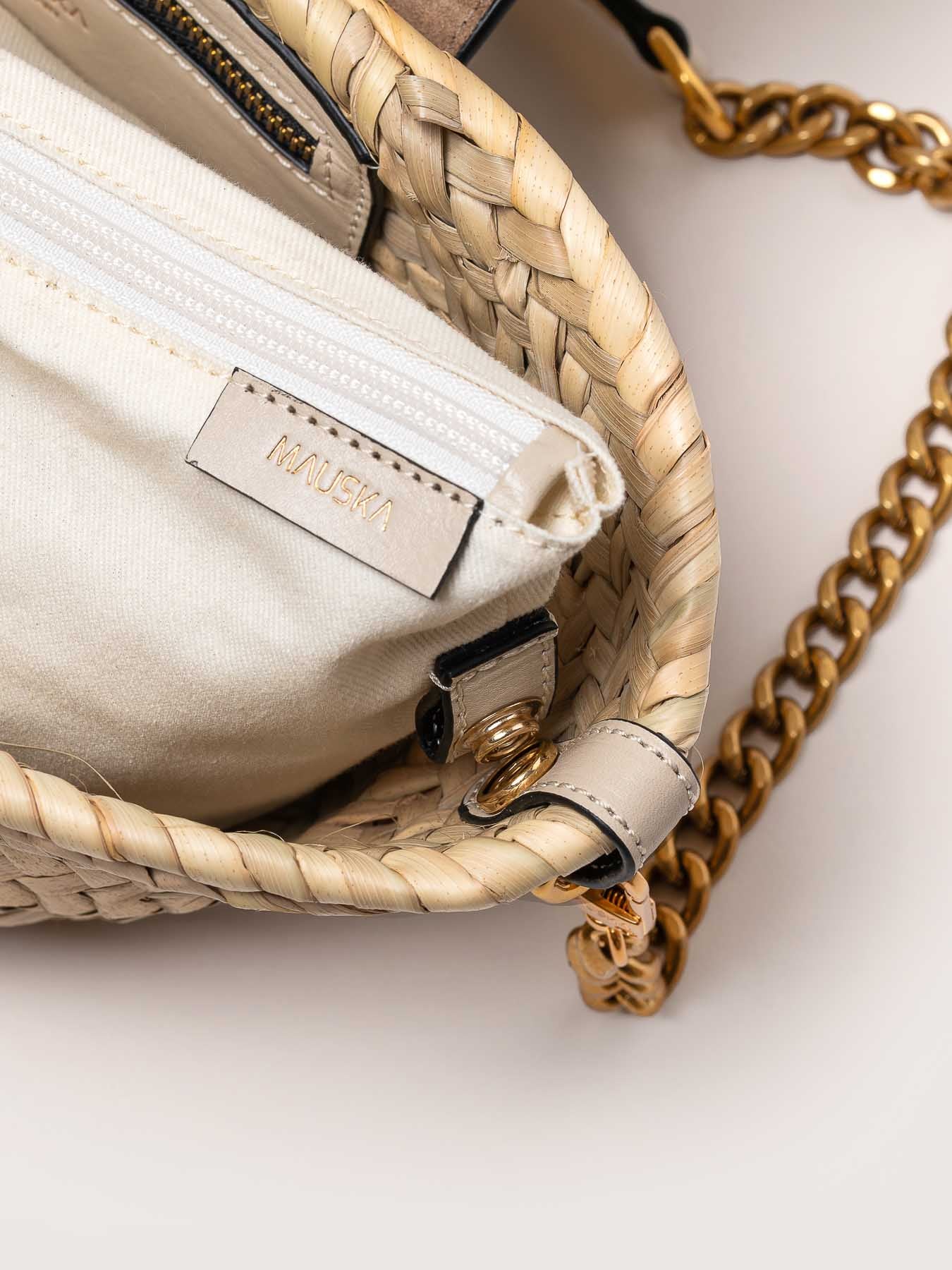 Detail of the Majorelle basket bag in ivory leather with handle by Mauska. Designed in San Sebastián and handcrafted in Ubrique, Spain. Defined by texture and contemporary design.