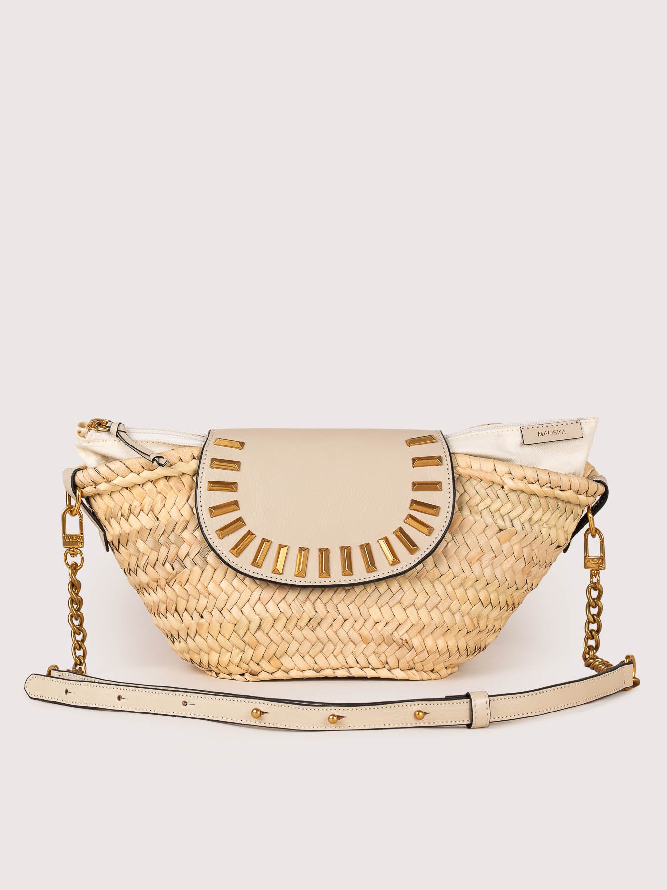 Front view of the Majorelle studded basket bag in ivory leather by Mauska. Designed in San Sebastián and handcrafted in Ubrique, Spain. Defined by texture and contemporary design.