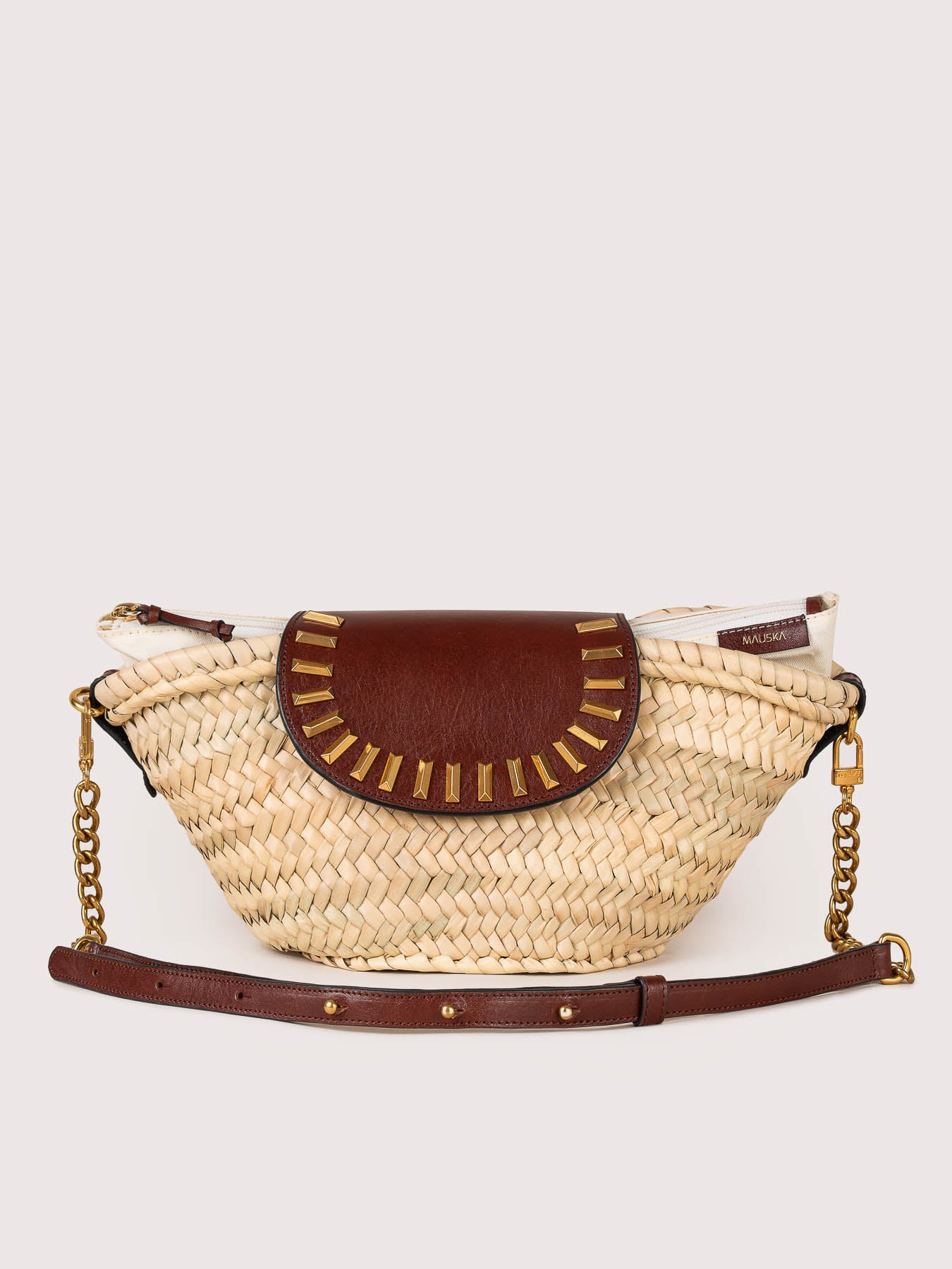 Front view of the Majorelle studded basket bag in cognac leather by Mauska. Designed in San Sebastián and handcrafted in Ubrique, Spain. Defined by texture and contemporary design.