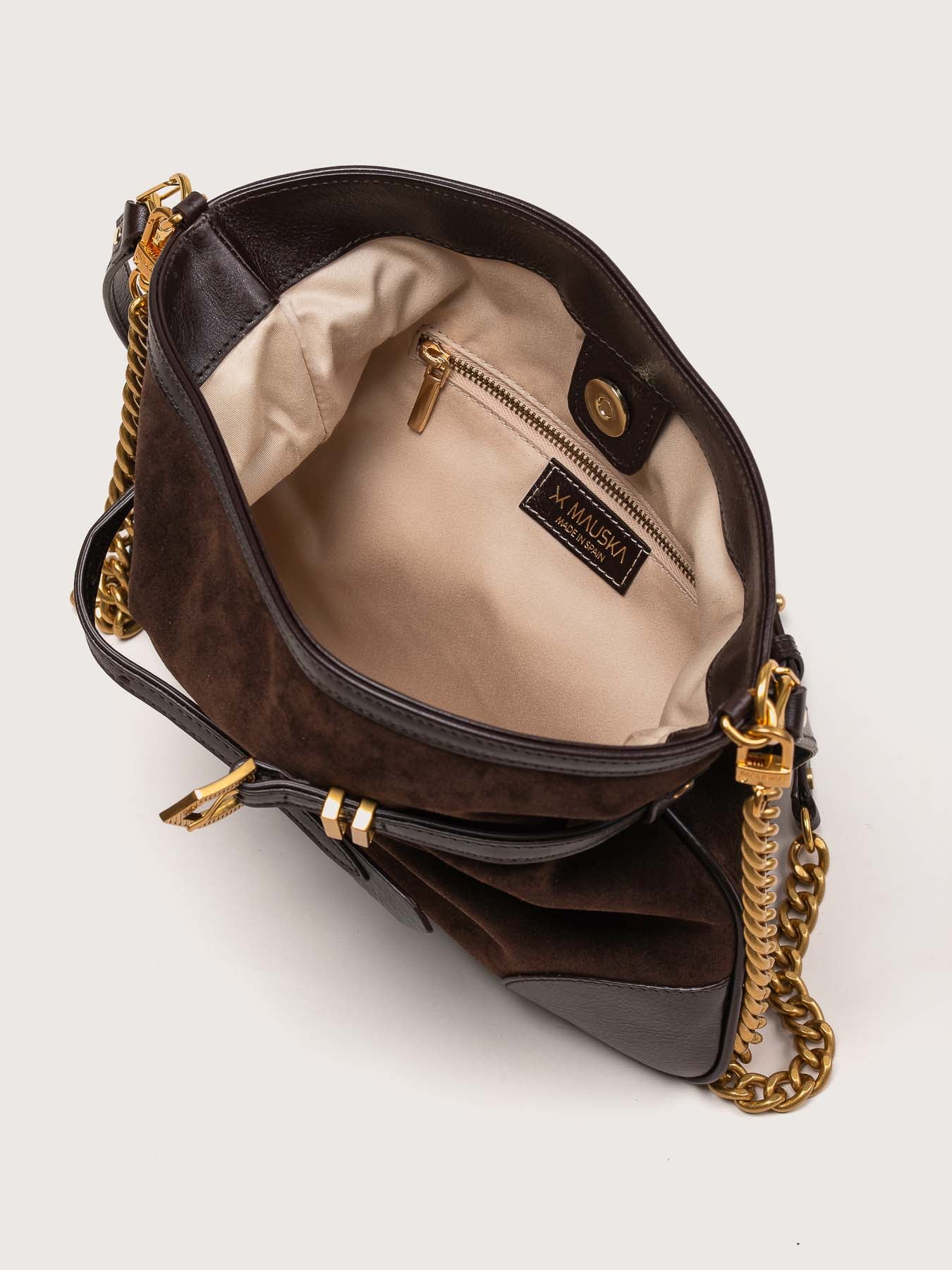 Interior view of the Pereira Mini bag in ebony suede leather by Mauska. Designed in San Sebastián and handcrafted in Ubrique, Spain. Defined by texture and contemporary design.