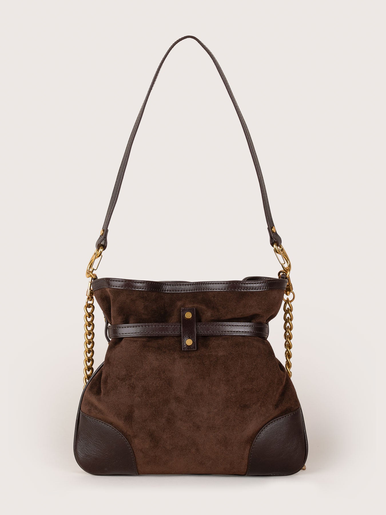 Back view of the Pereira Mini bag in ebony suede leather by Mauska. Designed in San Sebastián and handcrafted in Ubrique, Spain. Defined by texture and contemporary design.