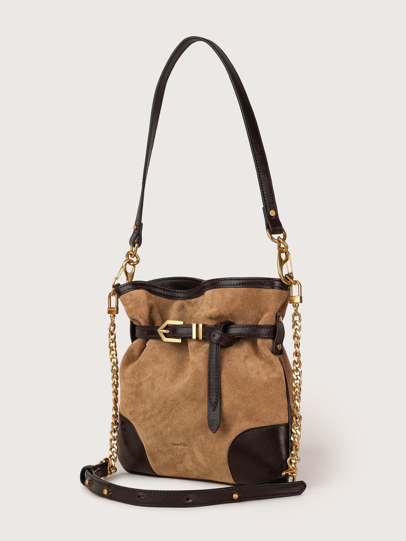 Side view of the Pereira Mini bag in sand suede leather by Mauska. Designed in San Sebastián and handcrafted in Ubrique, Spain. Defined by texture and contemporary design.