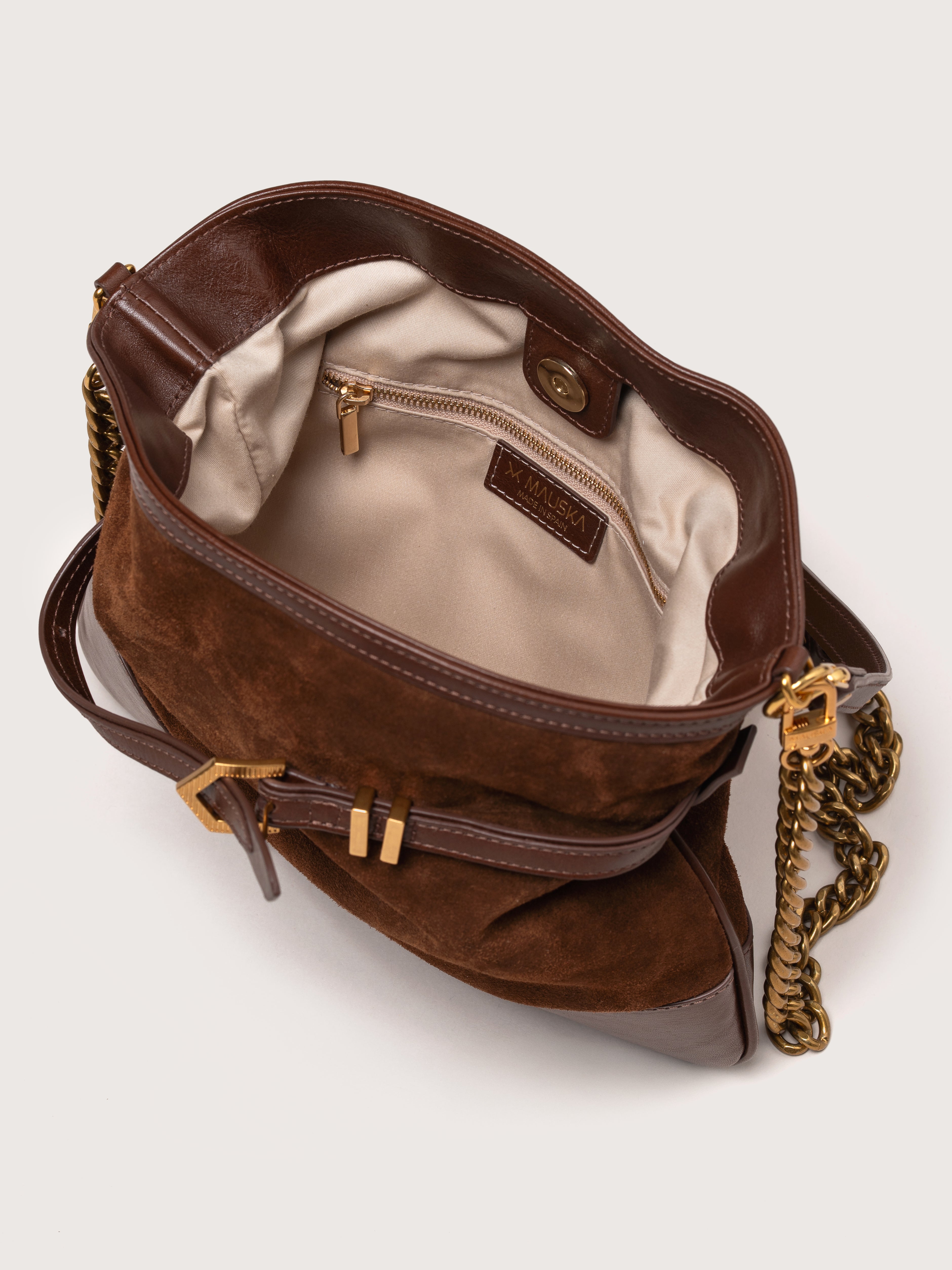 Interior view of the Pereira Mini bag in mink suede leather by Mauska. Designed in San Sebastián and handcrafted in Ubrique, Spain. Defined by texture and contemporary design.
