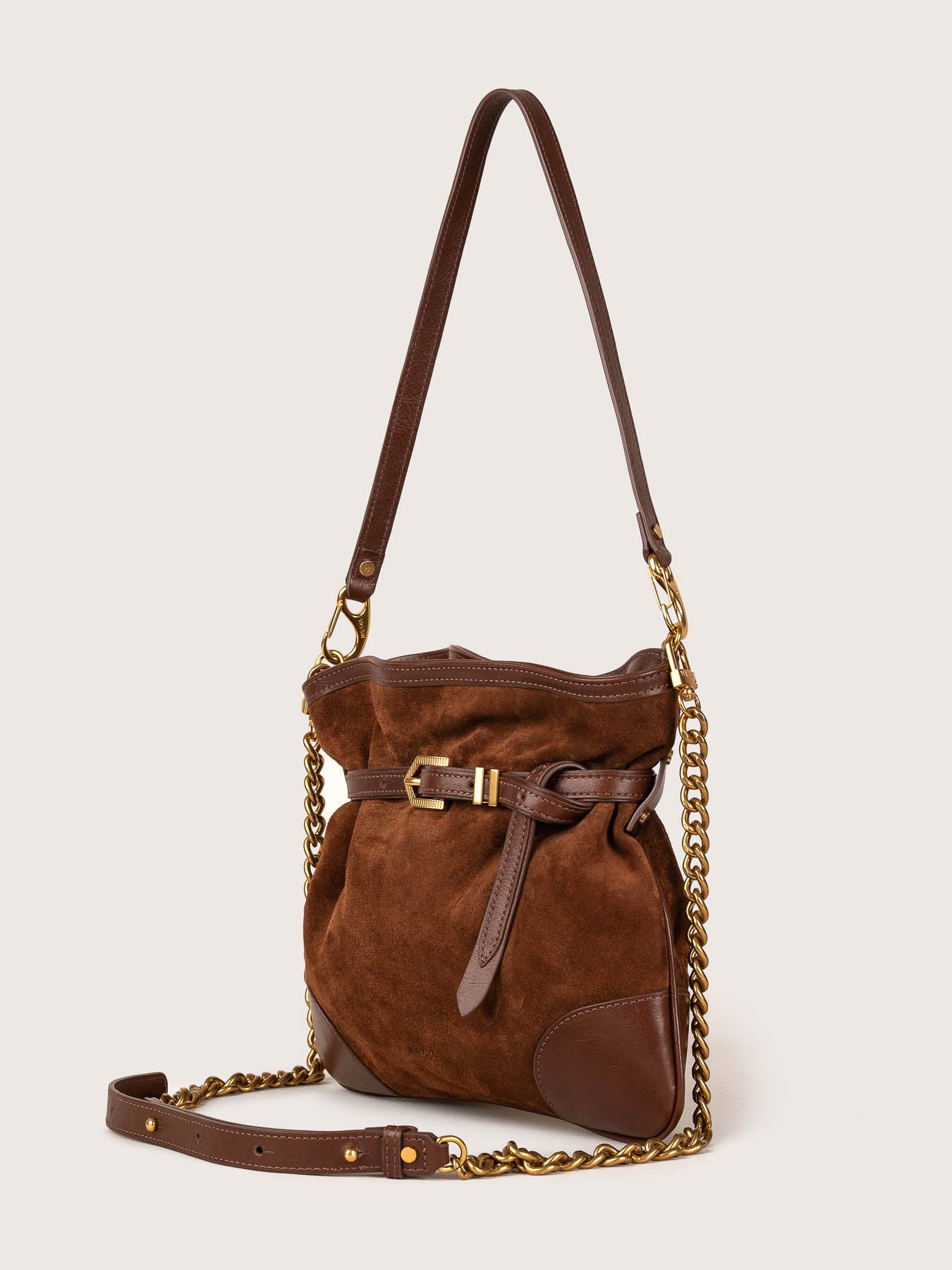 Side view of the Pereira Mini bag in mink suede leather by Mauska. Designed in San Sebastián and handcrafted in Ubrique, Spain. Defined by texture and contemporary design.