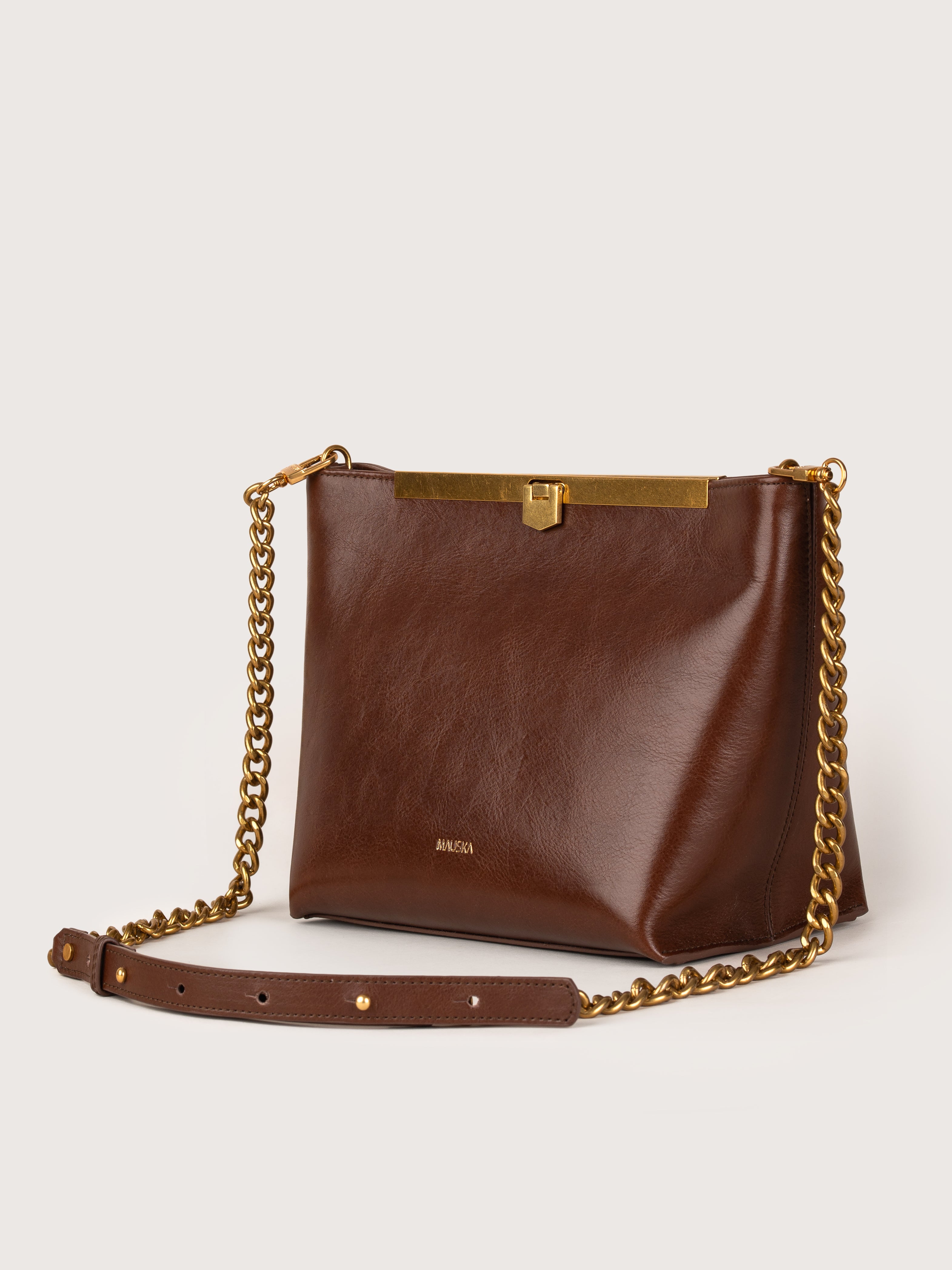 Side view of the Petra suede bag in hazelnut color by Mauska. Designed in San Sebastián and handcrafted in Ubrique, Spain. Defined by texture and contemporary design.