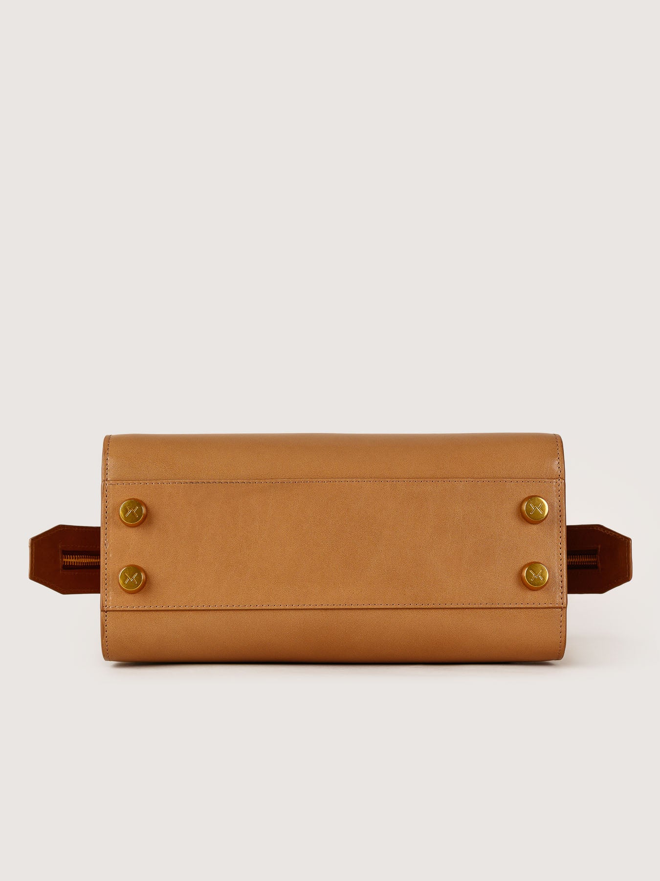 Base of Rosario leather bag in natural tan, structured design, made in Ubrique, Spain