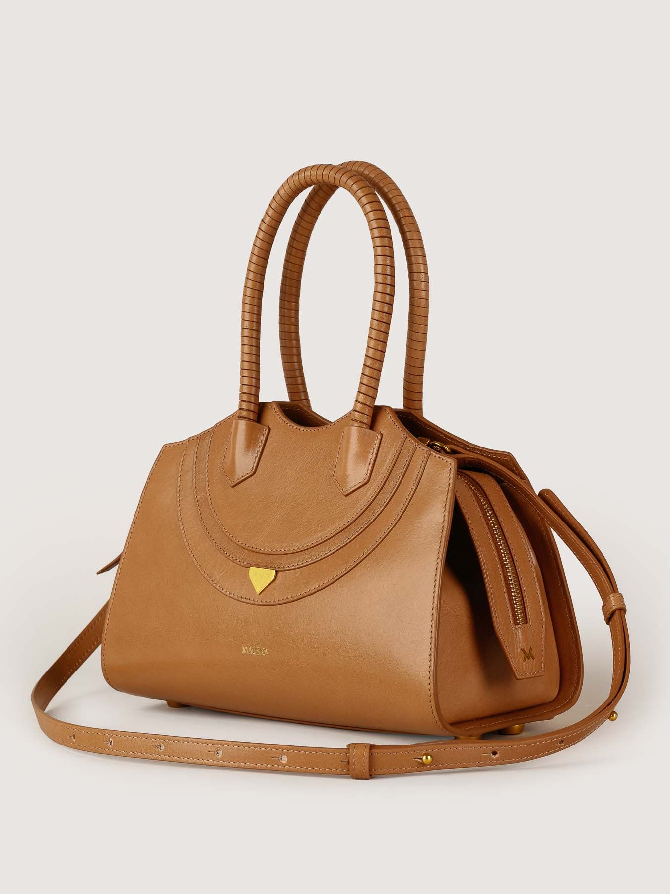 Rosario natural tan leather bag, side profile, made in Spain