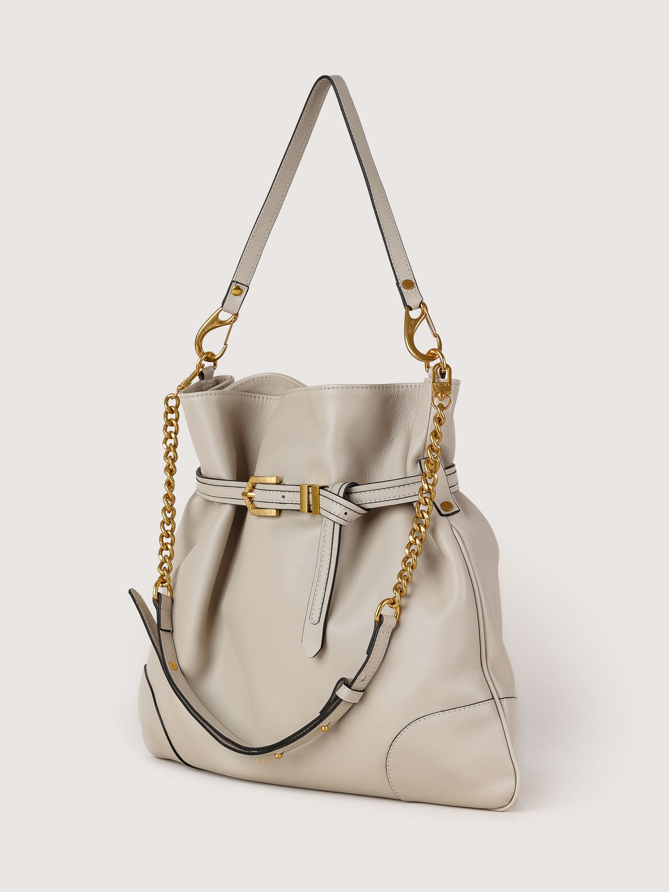 Side view of Pereira Maxi pearl grey leather bag showing its structured silhouette.