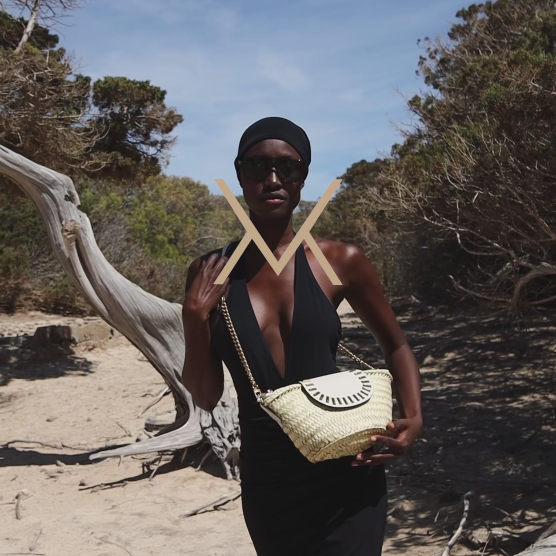Video of the Majorelle studded basket bag in ivory leather by Mauska. Designed in San Sebastián and handcrafted in Ubrique, Spain. Defined by texture and contemporary design.