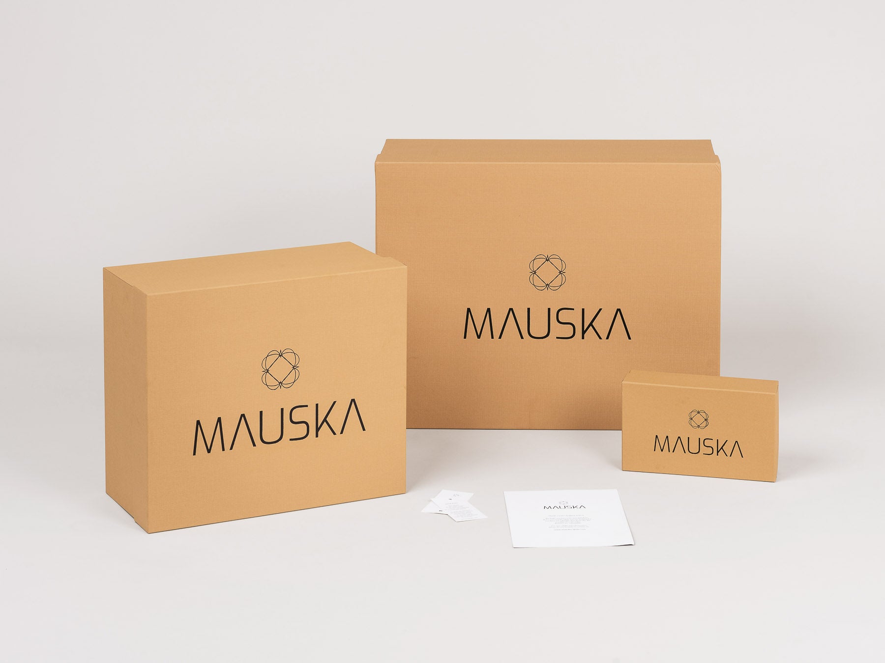 Packaging del bolso de piel Pereira maxi negro MAUSKA nacido en Donostia.